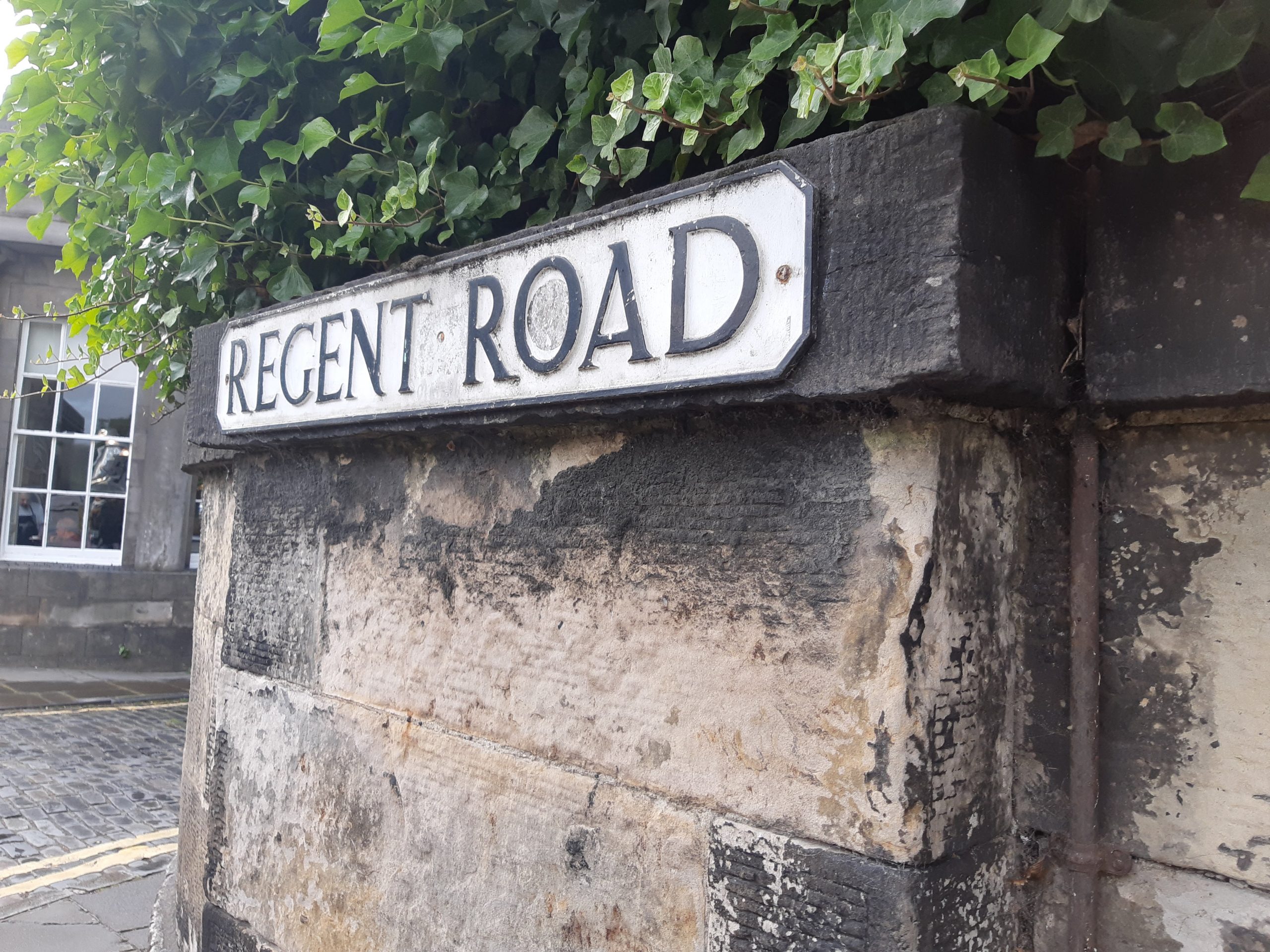 Edinburgh Scotland - Cute streets everywhere