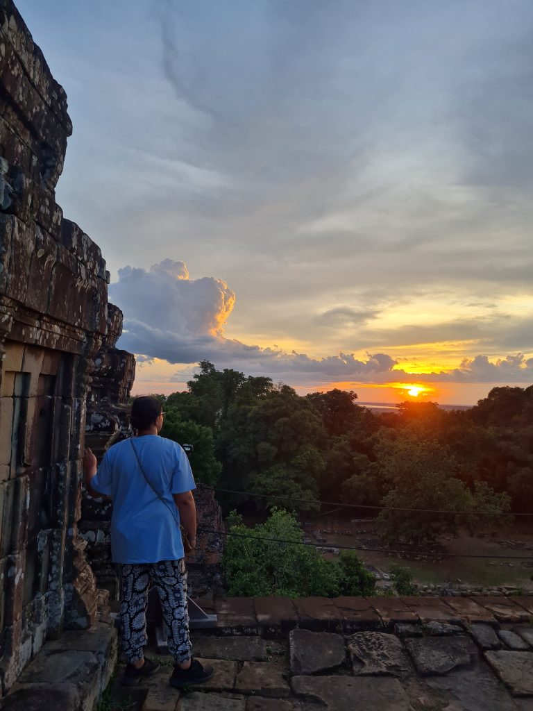 Angkor Wat (Cambodia) Costs and 7 amazing temples you can’t miss! sunset