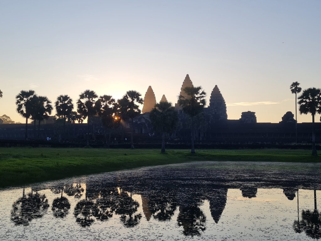 Angkor Wat (Cambodia) Costs and 7 amazing temples you can’t miss! sunrise